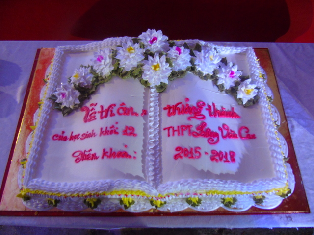 Tình cảm xúc động trong lễ Tri ân và trưởng thành cho học sinh khối 12 niên khóa 2015 – 2018 tại trường THPT Lương Văn Can