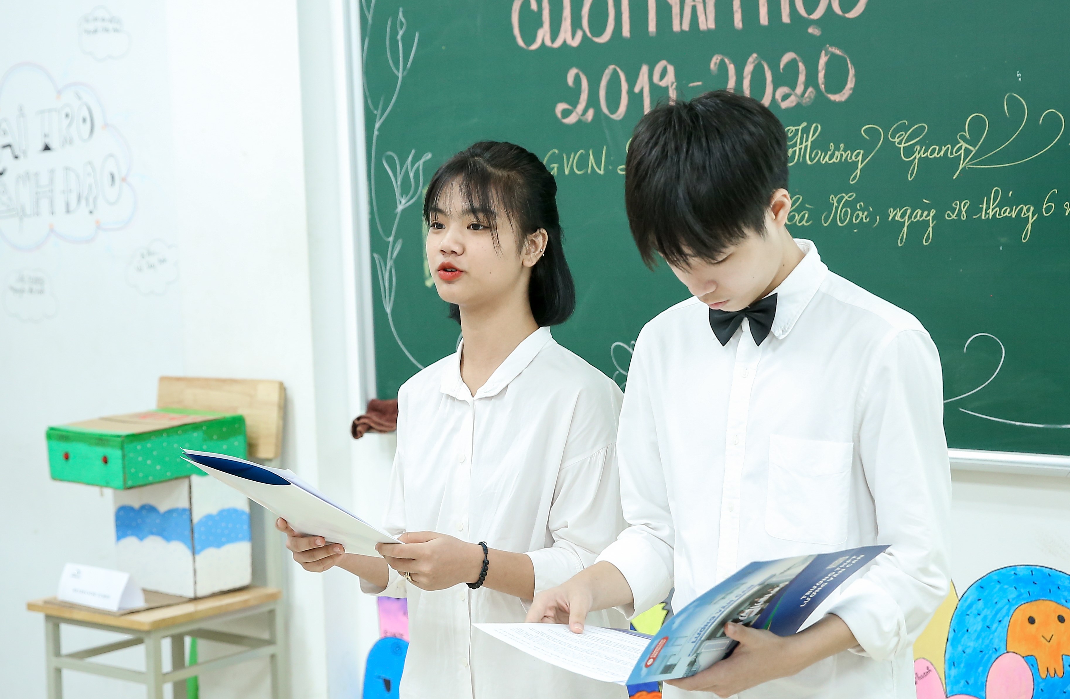 Buổi họp phụ huynh có 102, MC "song ngữ" và Giáo viên hóa khách mời