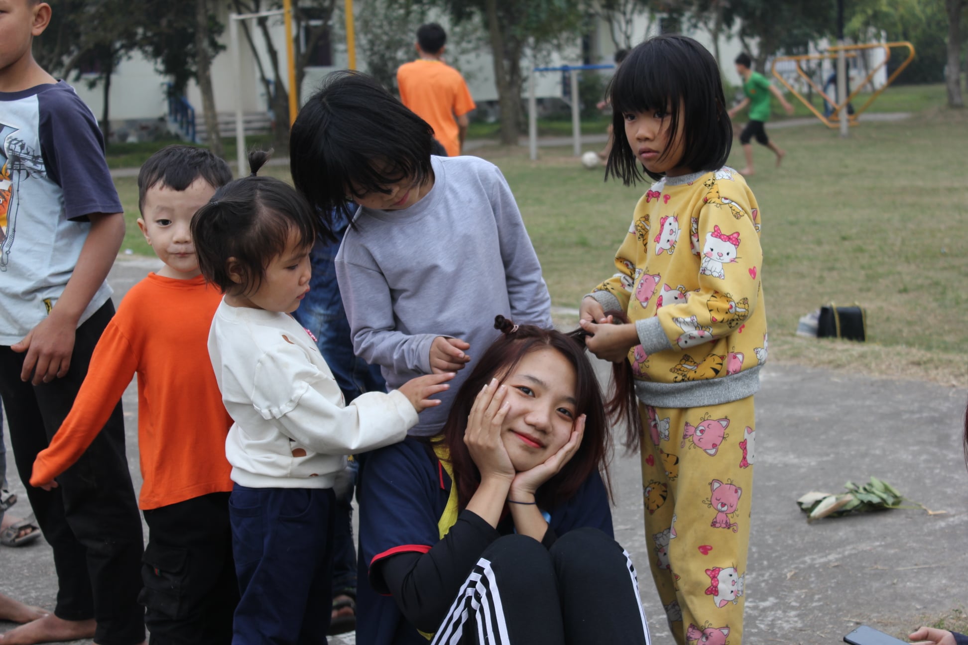 Chơi cùng các em