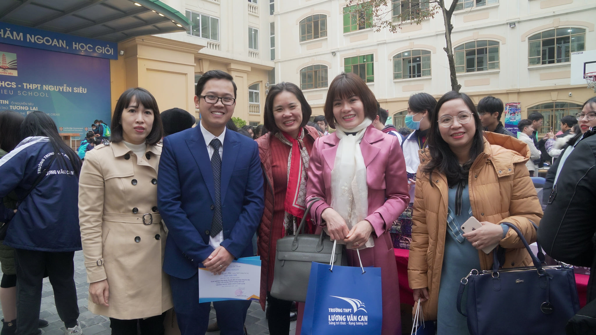Gian hàng STEM LVC vinh dự chào đón đoàn đại biểu đến từ các trường trong khu vực ghé thăm.