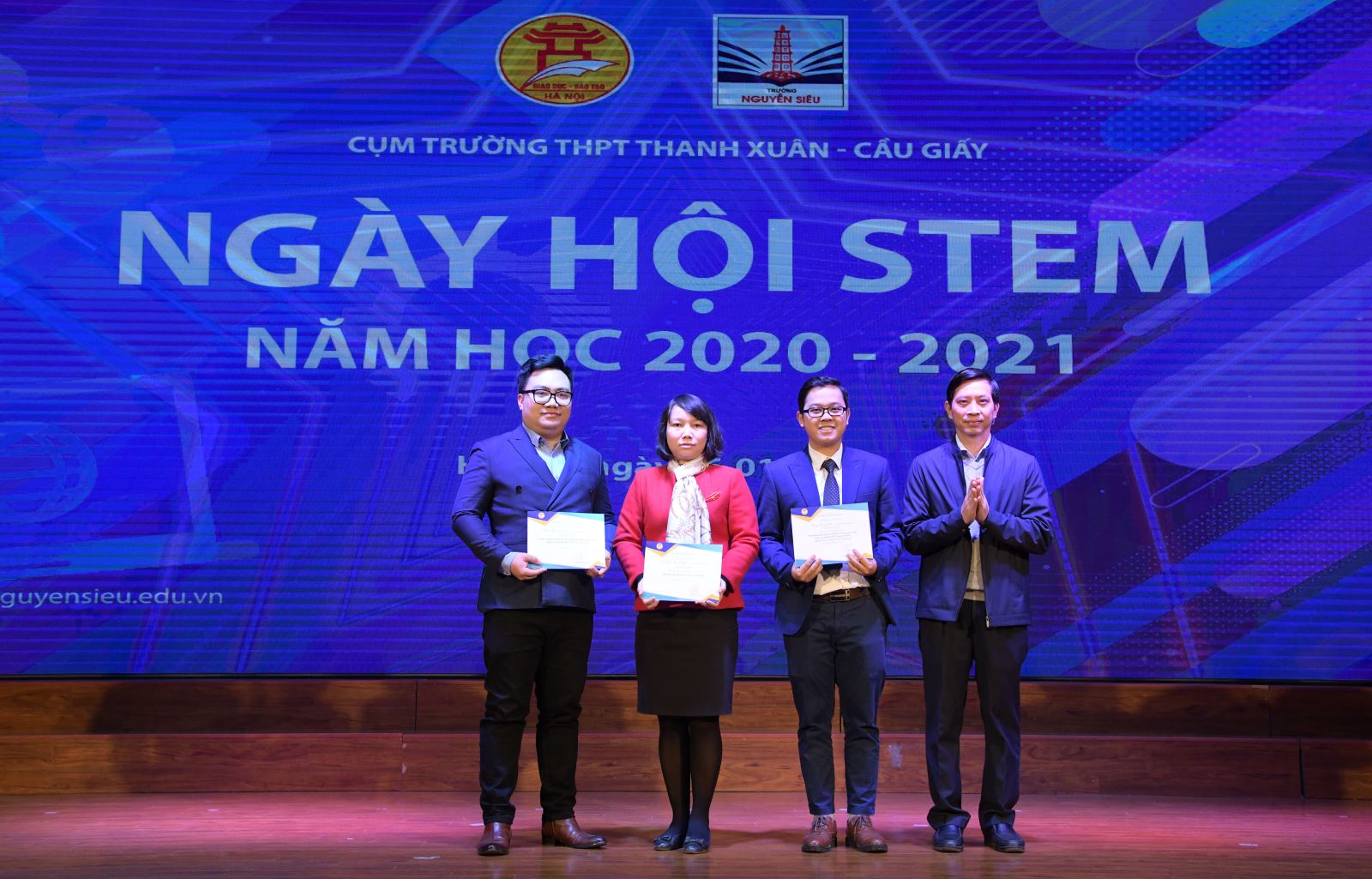 Thầy Đoàn Thanh Hải đạt giải Nhì phần thi tham luận.