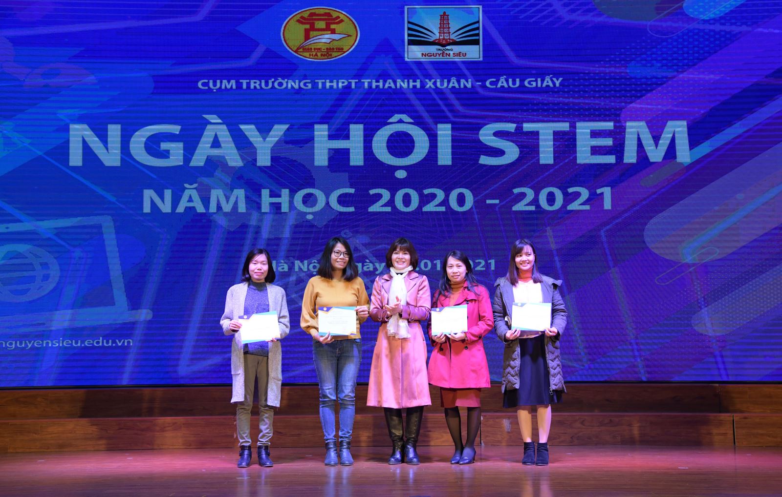 Cô Dương Thị Hồng Nhung đã xuất sắc dành giải Nhất phần thi Tin học văn phòng.