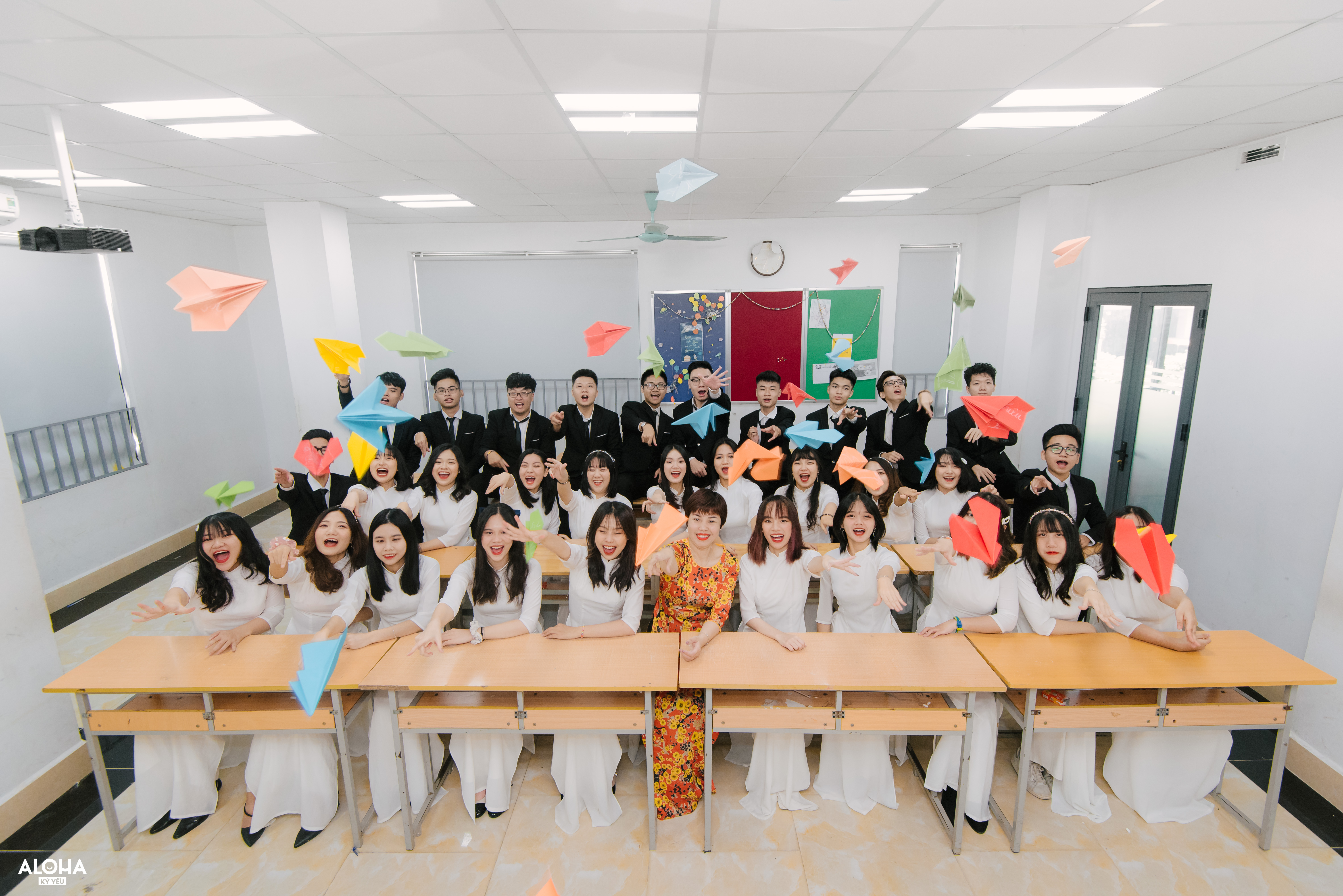 NGƯỜI LÁI ĐÒ TRUYỀN CẢM HỨNG, THẮP LỬA ĐAM MÊ CHO MỖI HỌC SINH